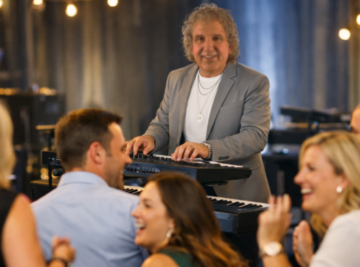 Sandro Hoffmann als Party Entertainer und Musiker für Firmenfeiern in der ganzen Schweiz.